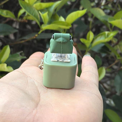 🐸 Croaking Frog Keychain - Realistic Sound Effect Stress Relief Toy